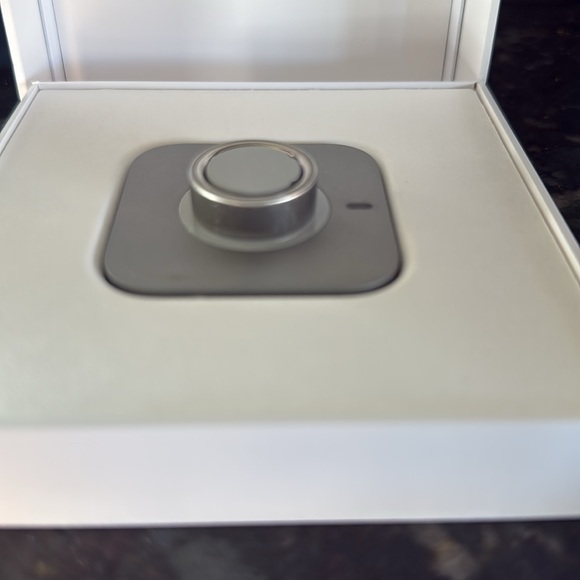 Oura Gen 4 Brushed Silver Ring with Box - Picture 5 of 7